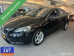Zwart Gebruikt 2015 Volvo V40 Summum Stationwagen | € 11.390 (Iets duurder)