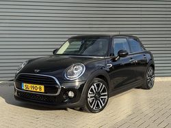 Zwart (metallic) Gebruikt 2018 Mini ONE Hatchback | € 16.945 (Iets duurder)