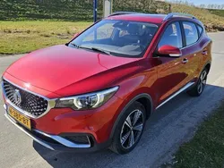 Rood Gebruikt 2019 MG ZS Luxury Sedan | € 13.000