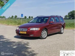 Rood, metallic lak Gebruikt 2005 Volvo V70 Kinetic Stationwagen | € 6.450 (Eerlijke prijs)