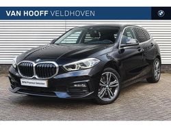 Zwart Gebruikt 2023 BMW 118 Sport Line Hatchback | € 24.950 (Eerlijke prijs)