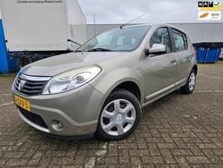 Grijs Gebruikt 2008 Dacia Sandero Lauréate Hatchback | € 1.999 (Eerlijke prijs)