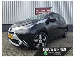 Zwart Gebruikt 2015 Toyota Aygo X-play Hatchback | € 6.995 (Eerlijke prijs)