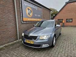 Grijs Gebruikt 2011 Skoda Superb Business Line Stationwagen | € 4.445 (Goede deal)