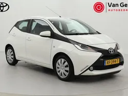 Wit Gebruikt 2017 Toyota Aygo X-play Hatchback | € 8.499 (Iets duurder)