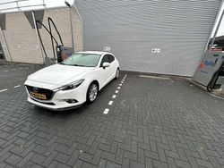 Wit Gebruikt 2017 Mazda 3 Inclusive Hatchback | € 16.599 (Eerlijke prijs)