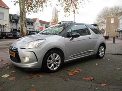 Grijs (metallic) Gebruikt 2013 Citroën DS3 Cabriolet So Chic Cabriolet | € 6.385 (Eerlijke prijs)