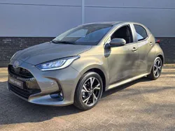 Groen, metallic lak Nieuw 2025 Toyota Yaris Edition Hatchback | € 30.890 (Duur)