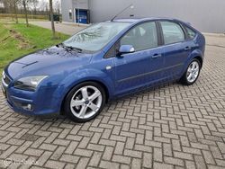 Blauw Gebruikt 2007 Ford Focus Hatchback | € 2.000 (Eerlijke prijs)