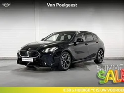 Saphirschwarz (donker zwart) Gebruikt 2024 BMW 120 M Sport Hatchback | € 41.900