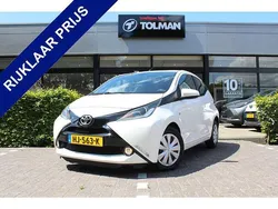 Wit Gebruikt 2015 Toyota Aygo X-play Hatchback | € 8.750 (Eerlijke prijs)