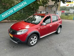 Rood, metallic lak Gebruikt 2012 Dacia Sandero Stepway Hatchback | € 2.499 (Super prijs)