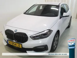Wit Gebruikt 2021 BMW 118 Executive Hatchback | € 23.500