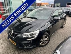 Zwart Gebruikt 2016 Renault Mégane III Zen Hatchback | € 9.900 (Eerlijke prijs)