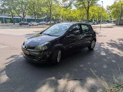 Zwart Gebruikt 2005 Renault Clio II Luxe Hatchback | € 1.950 (Eerlijke prijs)