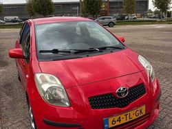 Rood Gebruikt 2006 Toyota Yaris Sol Sedan | € 3.650 (Eerlijke prijs)