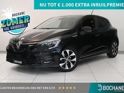 Zwart Gebruikt 2023 Renault Clio V Evolution Hatchback | € 16.495 (Eerlijke prijs)