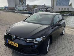 Zwart Gebruikt 2021 VW Golf VIII Life Stationwagen | € 16.250 (Goede deal)
