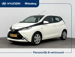Wit Gebruikt 2017 Toyota Aygo X-play Hatchback | € 8.900 (Eerlijke prijs)
