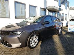 Grijs, metallic lak Gebruikt 2024 Opel Astra Stationwagen | € 23.500 (Goede deal)