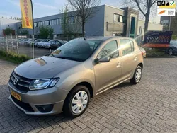 Bruin Gebruikt 2014 Dacia Sandero Lauréate Hatchback | € 3.750 (Goede deal)