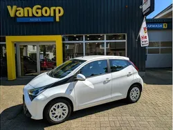 Wit Gebruikt 2019 Toyota Aygo X-play Hatchback | € 10.495 (Eerlijke prijs)