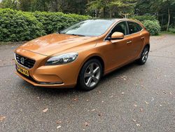 Oranje (metallic) Gebruikt 2014 Volvo V40 Summum Hatchback | € 9.999 (Super prijs)