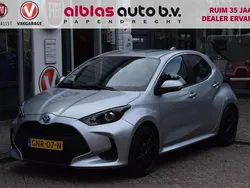 Grijs Gebruikt 2022 Toyota Yaris Hybrid Active Hatchback | € 21.950 (Eerlijke prijs)