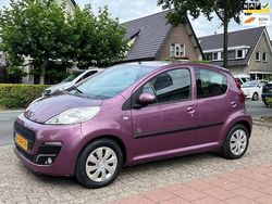Paars, metallic lak Gebruikt 2013 Peugeot 107 Envy Hatchback | € 5.580 (Eerlijke prijs)
