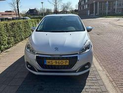 Wit Gebruikt 2016 Peugeot 208 Hatchback | € 4.500 (Goede deal)