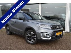 Grijs (metallic) Gebruikt 2020 Suzuki Vitara Style SUV | € 20.950 (Eerlijke prijs)