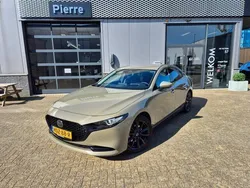 Zircon sand (groen metallic) Gebruikt 2025 Mazda 3 Takumi-Line Sedan | € 46.090