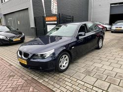 Blauw, metallic lak Gebruikt 2003 BMW 530 Executive Sedan | € 7.999 (Eerlijke prijs)
