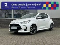 Wit Gebruikt 2023 Toyota Yaris Hybrid Team Hatchback | € 23.900 (Eerlijke prijs)