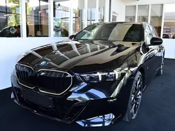 Zwart, metallic lak Gebruikt 2025 BMW 550 Comfort Edition Stationwagen | € 99.900