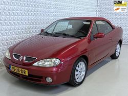 Rood (metallic) Gebruikt 2002 Renault Mégane Cabriolet Cabriolet | € 999