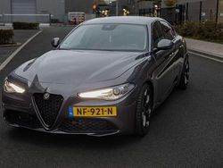 Grijs Gebruikt 2017 Alfa Romeo Giulia Super Sedan | € 21.000 (Iets duurder)