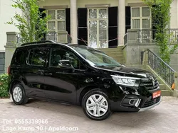 Zwart, metallic lak Gebruikt 2023 Renault Kangoo MPV | € 32.945 (Eerlijke prijs)