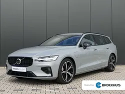 Grijs Gebruikt 2022 Volvo V60 Plus Stationwagen | € 45.840 (Iets duurder)