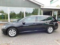 Zwart Gebruikt 2022 VW Passat Stationwagen | € 26.950 (Eerlijke prijs)