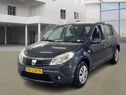 Grijs Gebruikt 2010 Dacia Sandero Lauréate Hatchback | € 2.249 (Eerlijke prijs)
