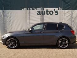 Grijs, metallic lak Gebruikt 2017 BMW 118 Hatchback | € 11.900 (Goede deal)