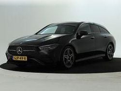 Donker 191 kosmoszwart metaalkleur metallic Gebruikt 2024 Mercedes 180 AMG line Sedan | € 38.445