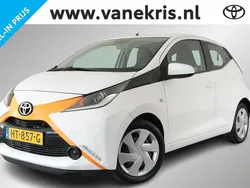 Wit Gebruikt 2016 Toyota Aygo X-play Hatchback | € 7.699 (Eerlijke prijs)