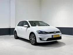 Wit, metallic lak Gebruikt 2020 VW e-Golf Hatchback | € 12.449 (Eerlijke prijs)
