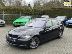 Zwart, metallic lak Gebruikt 2005 BMW 325 Executive Stationwagen | € 3.950 (Iets duurder)