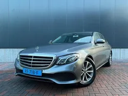 Grijs, metallic lak Gebruikt 2017 Mercedes E200 Sedan | € 24.550 (Iets duurder)