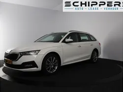 Wit Gebruikt 2022 Skoda Octavia Ambition Stationwagen | € 22.900 (Super prijs)