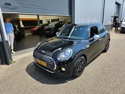 Zwart Gebruikt 2016 Mini Cooper Business Hatchback | € 12.950 (Eerlijke prijs)