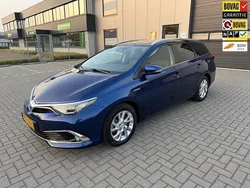 Blauw, metallic lak Gebruikt 2015 Toyota Auris Touring Sports Stationwagen | € 11.999 (Eerlijke prijs)